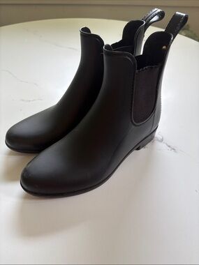 Sam Edelman Classic Black Chelsea Ankle Boots - Sleek Everyday Rain Style